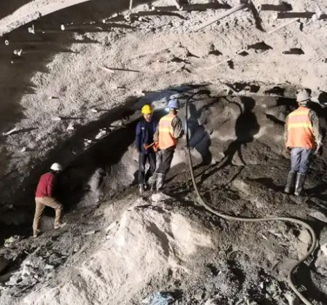 金乡拱顶带模注浆料的施工流程及注意事项